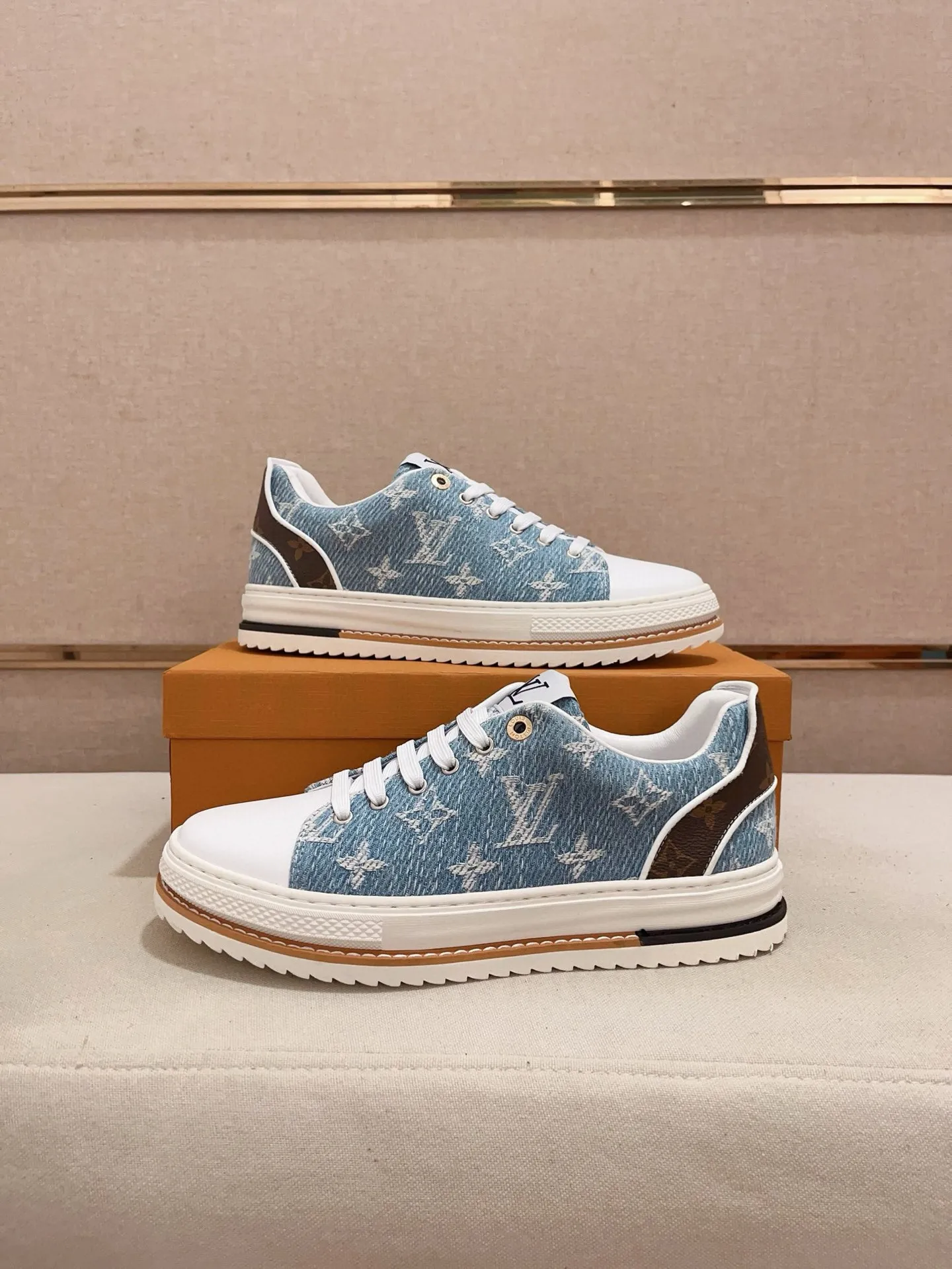 Men's shoes💰 400💰Louis Vuitton (Louis Vuitton/LV) top 🔍🔍 new models are on sale at the same time, the upper 🇮🇹 imported first-layer cowhide from Italy, fully imported sheepskin lining 💪💪, completely 1⃣️ to 1 ⃣️Re-engraved🇮🇹💪💪, ⚠Sole: The original sole is specially provided by the original factory, the exclusive movable molded sole is super comfortable, ⚠The original factory follows the order, 🔍🔍high quality, you can enter and exit the counter at will, welcome to compare⚠. Code number: 38-44. Can be customized for 45 non-refundable!